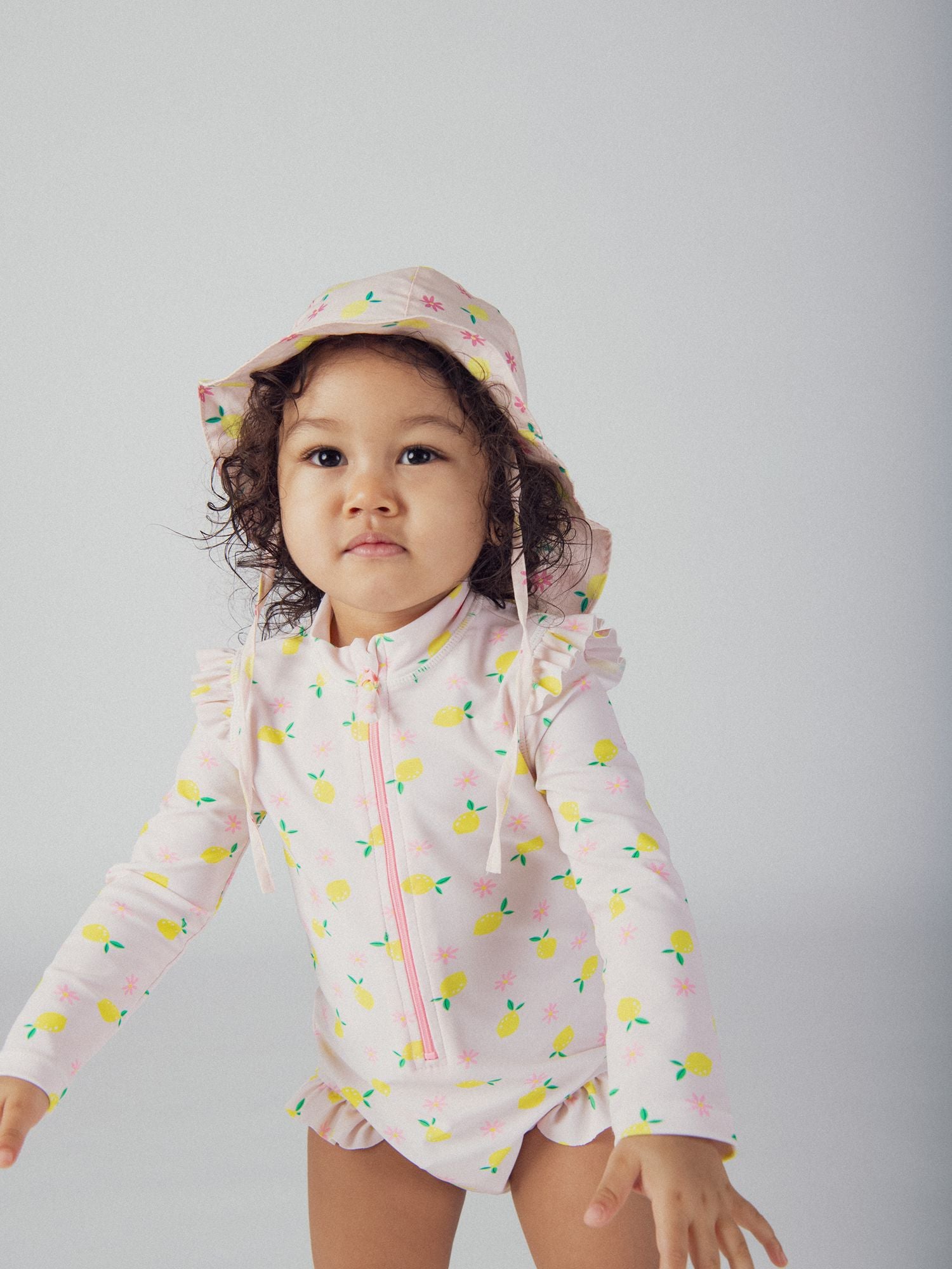 Combinaison de bain UPF 50+ imprimé citron pour bébé fille