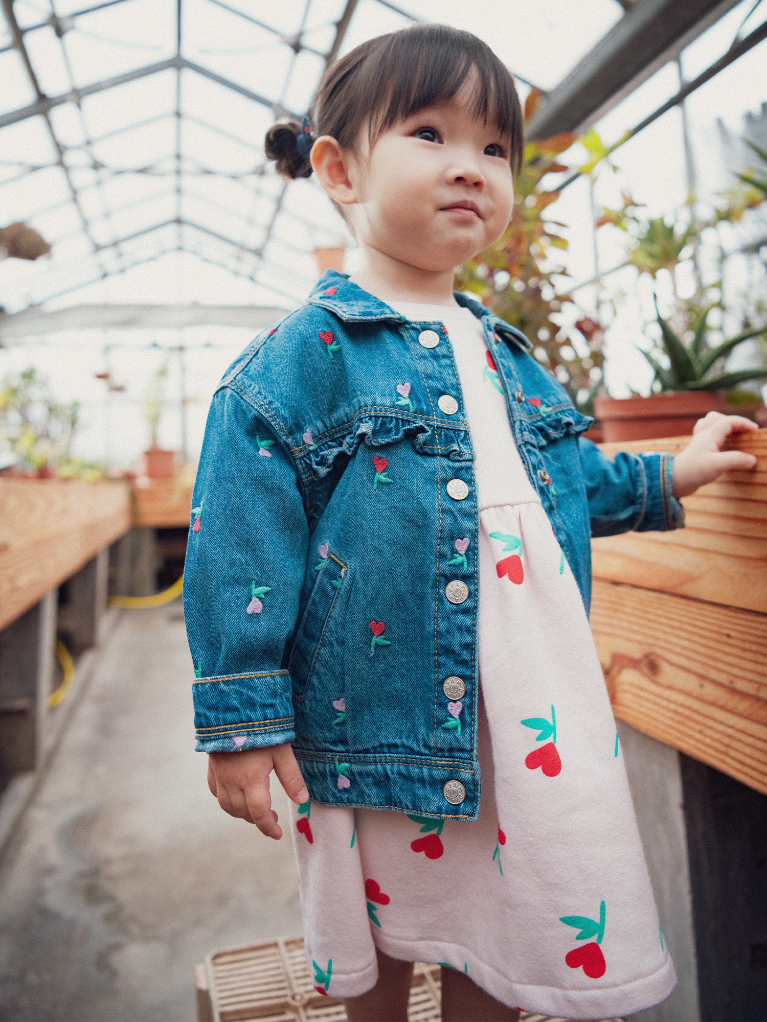 Veste en jean à volant avec broderies fleur-cœurs pour bébé fille