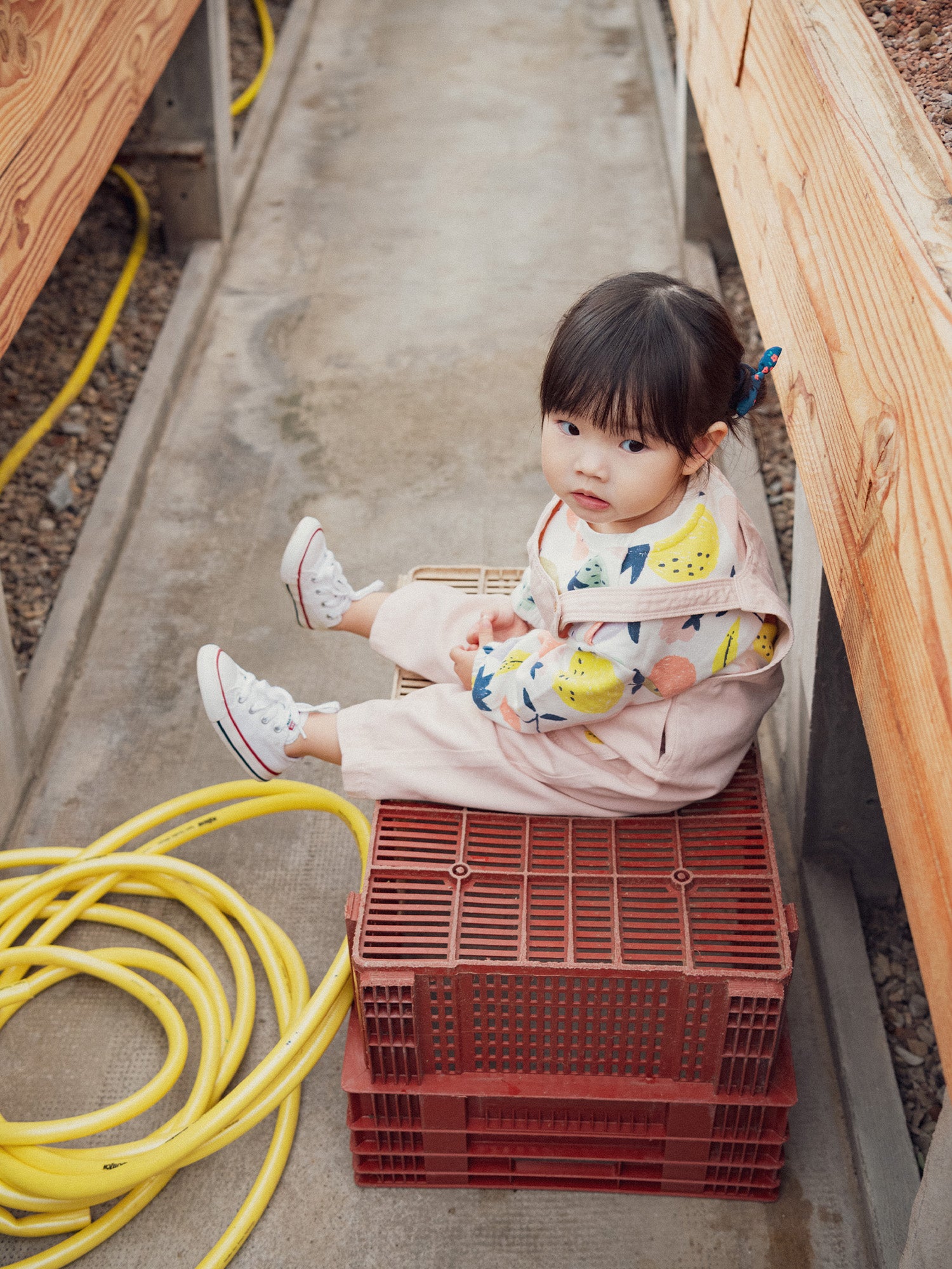 Salopette rose vintage avec broderie citron pour bébé fille