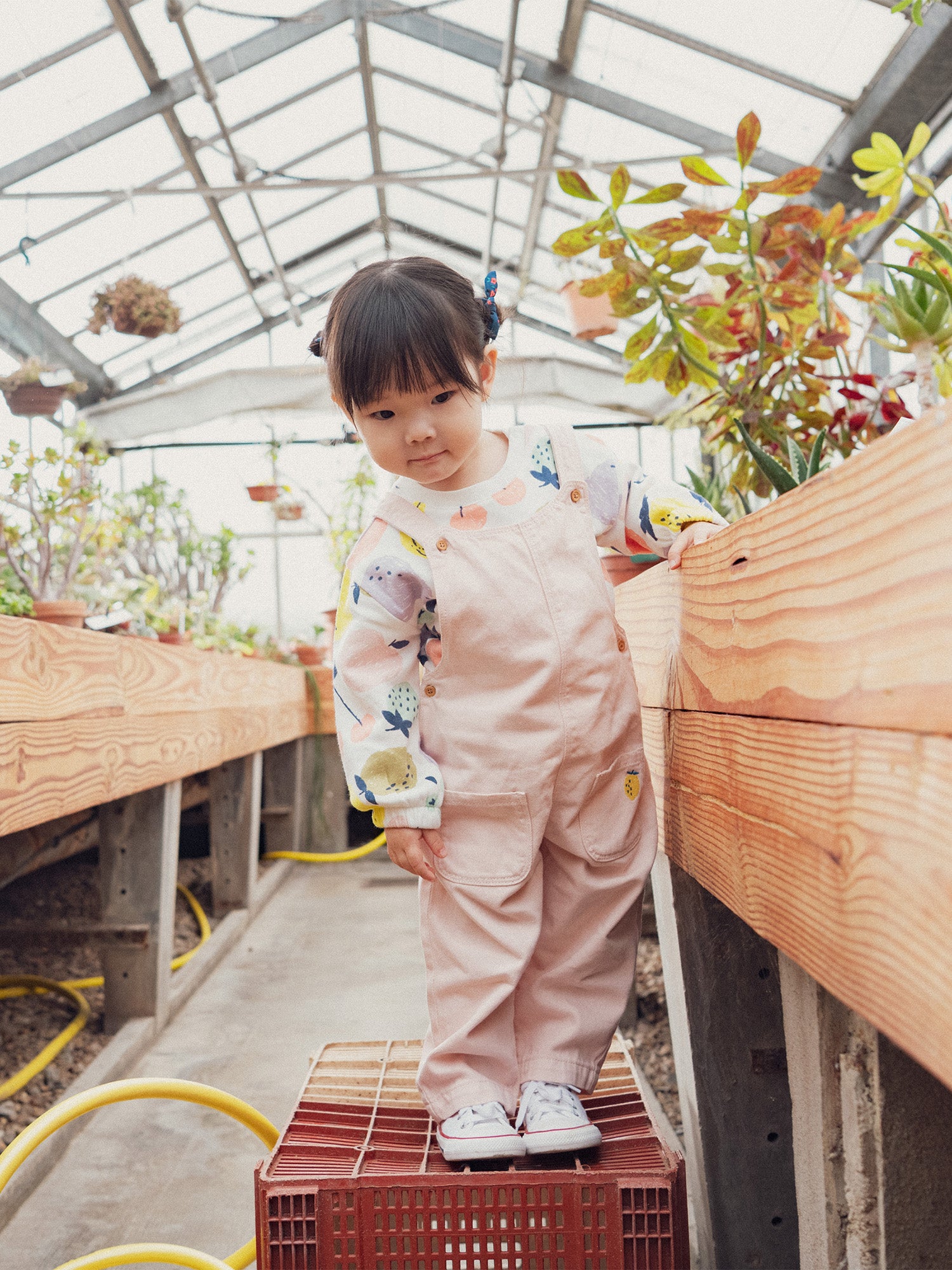 Salopette rose vintage avec broderie citron pour bébé fille