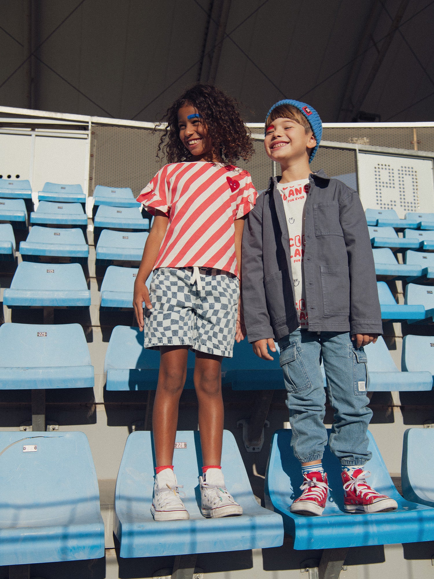 Veste bleue foncée à poches pour garçon