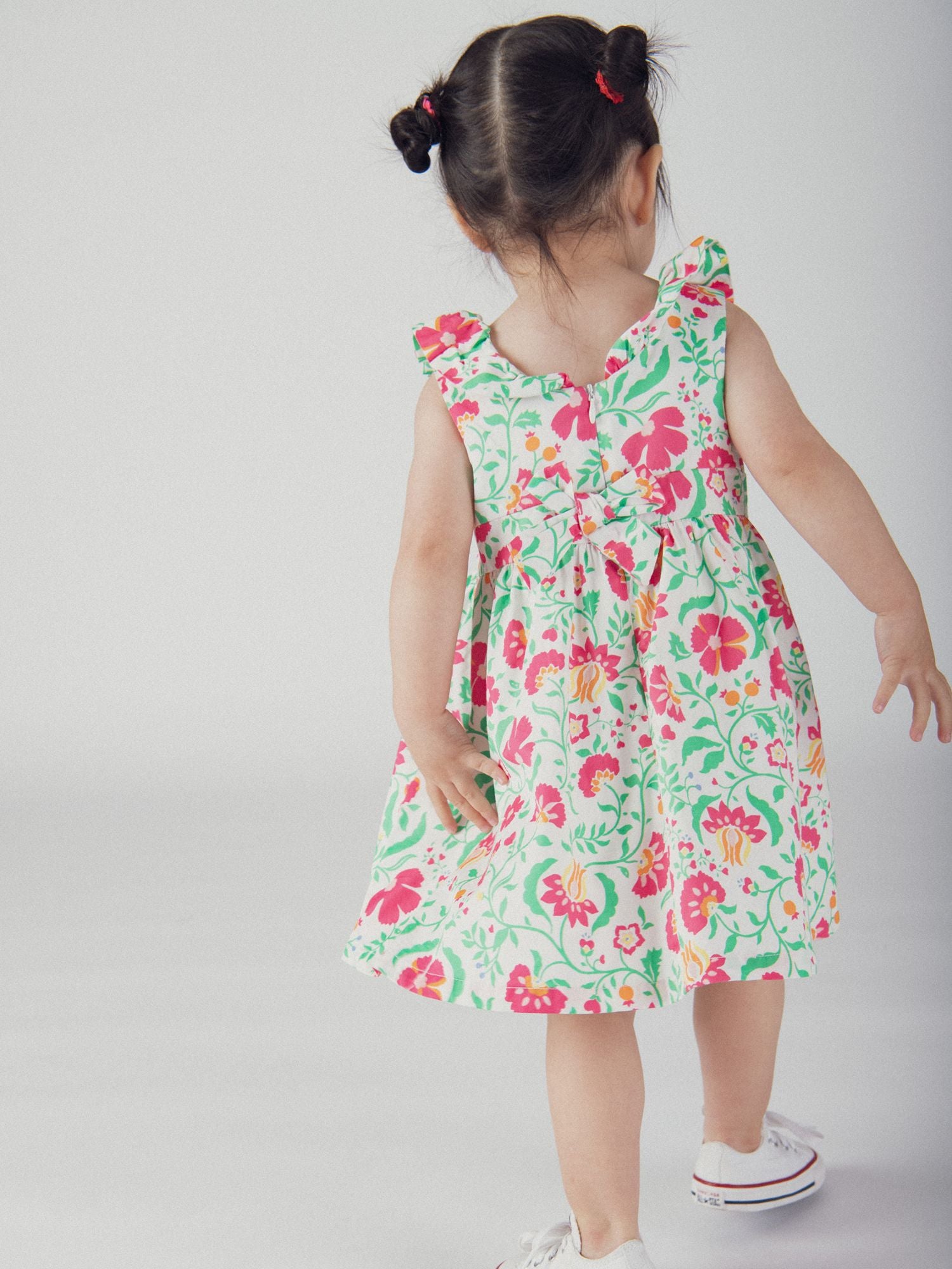 Robe fleurie volanté et bloomer assorti pour bébé fille