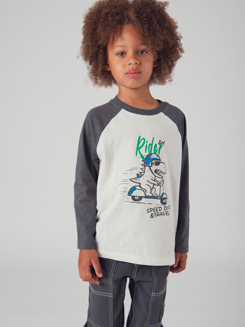 T-shirt écru à manches contrastées et animation dinosaure pour garçon