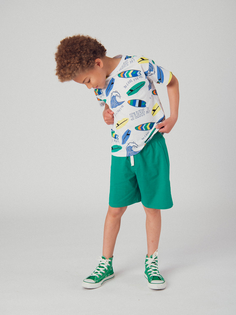 Ensemble t-shirt blanc et short vert avec imprimé pour garçon