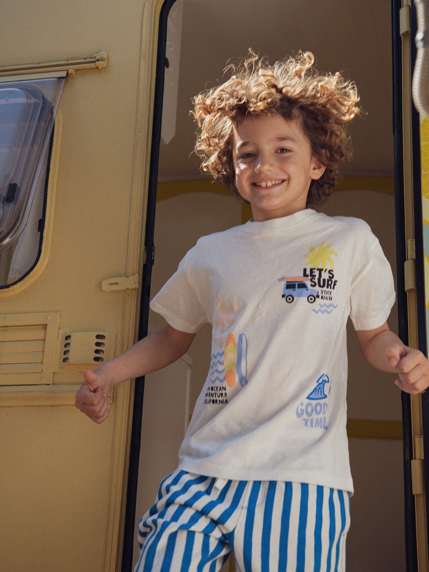 T-shirt écru animations plage pour garçon