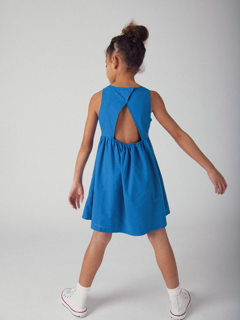 Robe bleue à broderies forales pour fille