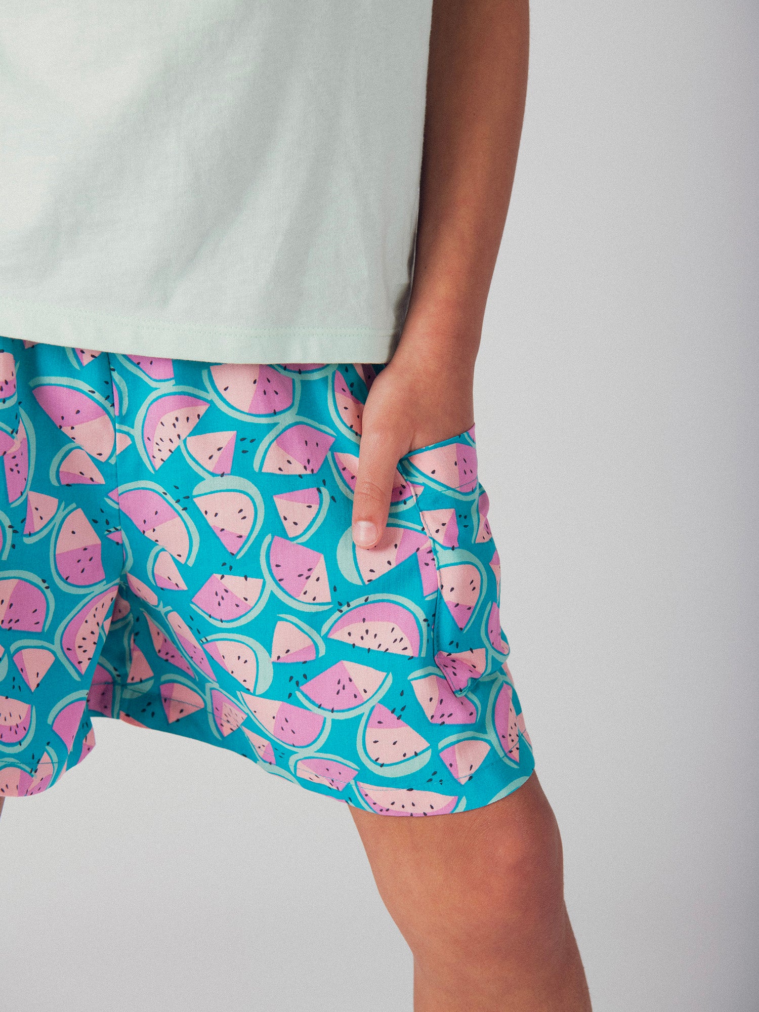 Short bleu imprimé pastèques pour fille